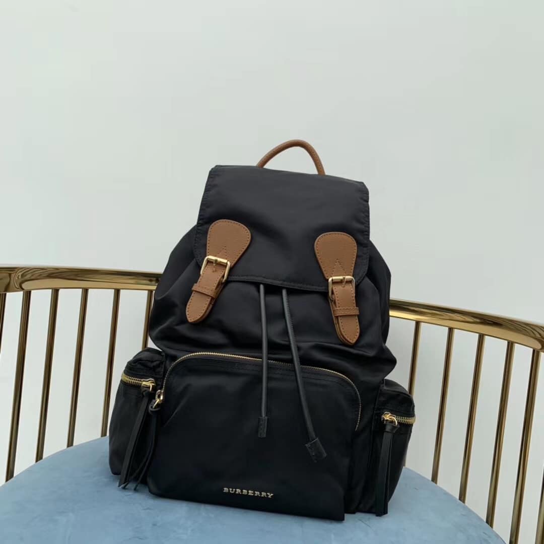 Burberry, Burberrv - Burberrv博柏利 The Rucksack 抽繩翻蓋聚酷胺亞克力纖維書包雙肩包中號 女款 黑色