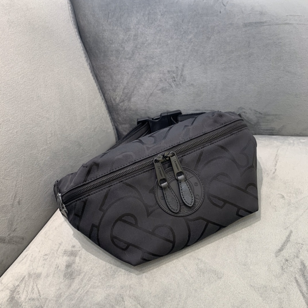 Burberry - Burberry博柏利拉鍊開合 刺繡織物斜挎包腰包常規男款黑色