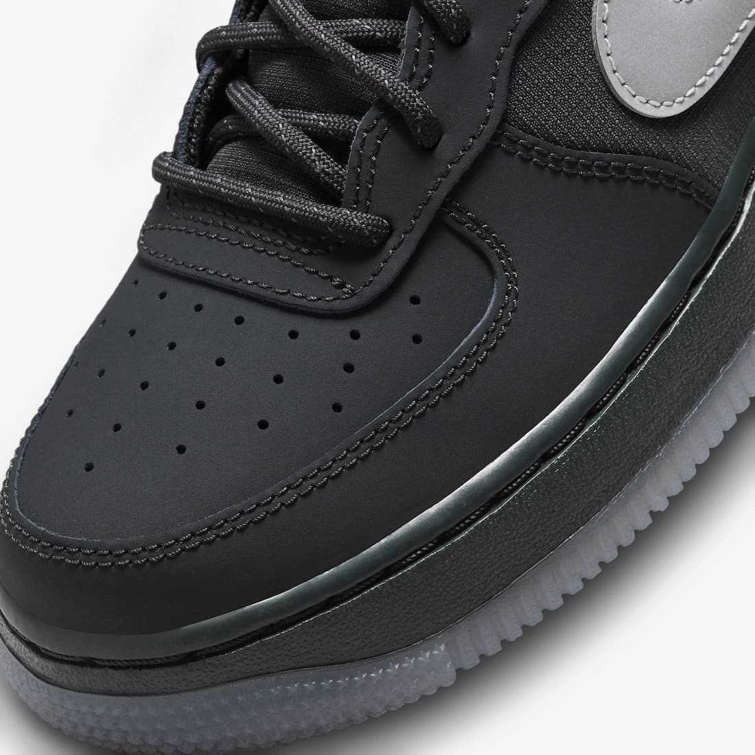 Nike Air Force 1 Low GS “Reflective Swoosh”, FV3980-001 - 璀璨登場，耐克Air Force 1低幫攜反光Swoosh標誌掀起熱潮