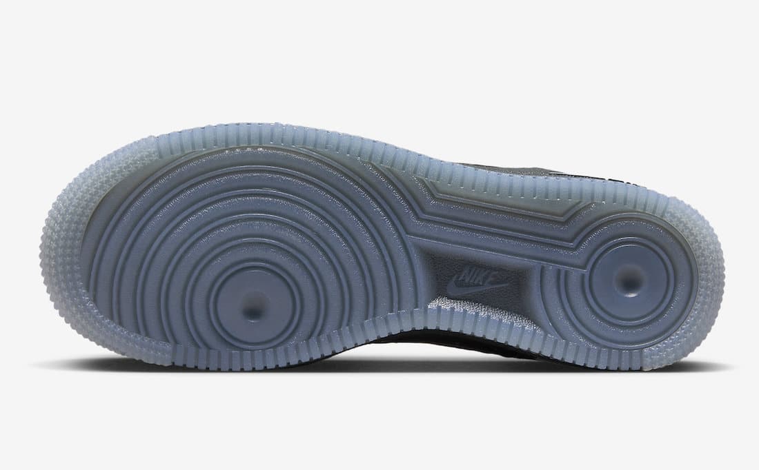 Nike Air Force 1 Low GS “Reflective Swoosh”, FV3980-001 - 璀璨登場，耐克Air Force 1低幫攜反光Swoosh標誌掀起熱潮