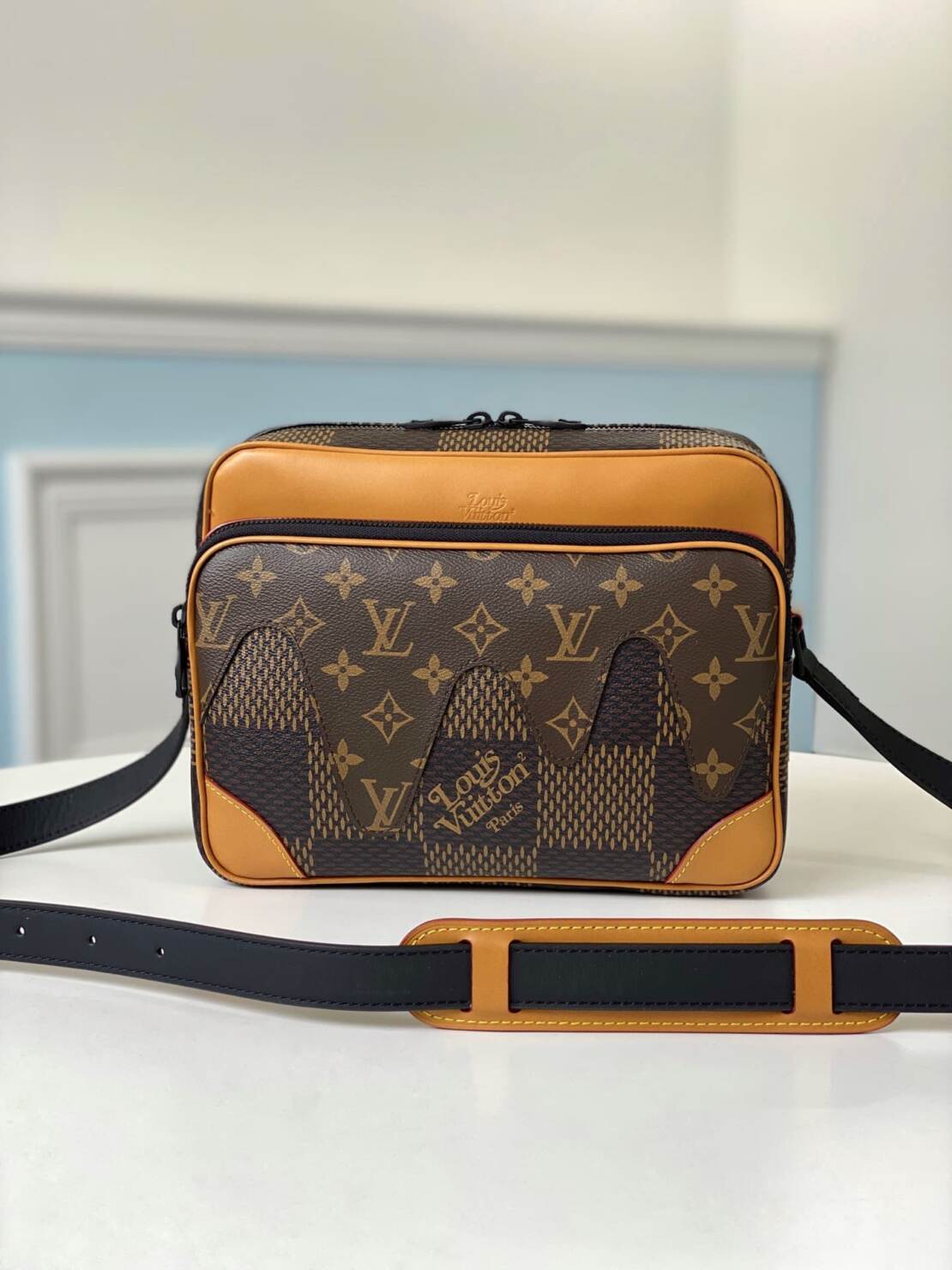 LOUISVUITTON LVXNIGO - LOUIS VUITTON LVXNIGO 聯名款 相機包 郵差包方塊格紋印花時尚潮酷單肩斜挎包男款棕色