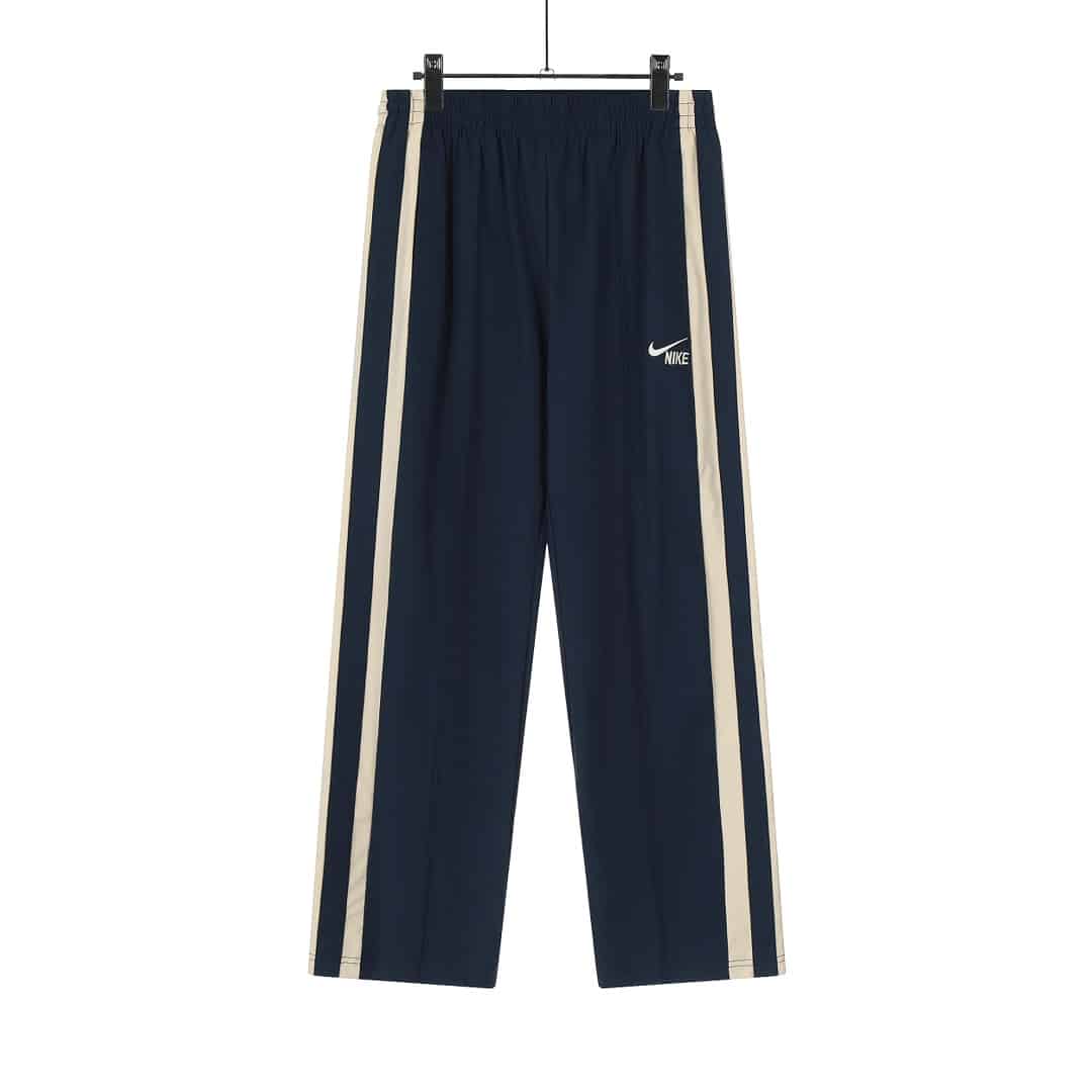 長褲, 衛褲 - XH H03 NIKE 耐克刺繡標側邊撞色條紋闊腿直筒長褲 側邊條紋設計撞色闊腿直筒褲 滿滿的機能風 想咋搭