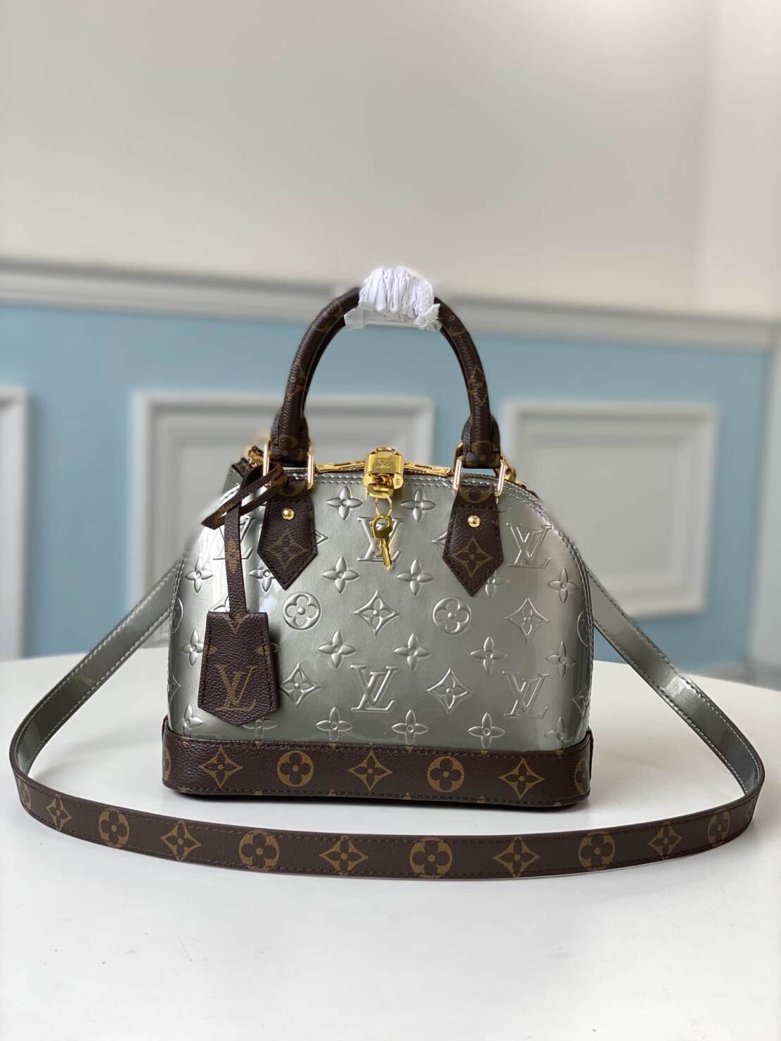 LOUIS VUITTON AIma BB, LOUIS VUITTON - LOUIS VUITTON AIma BB 浮雕老花Logo 小牛皮貝殼包手提單肩斜挎包 女款 銀色