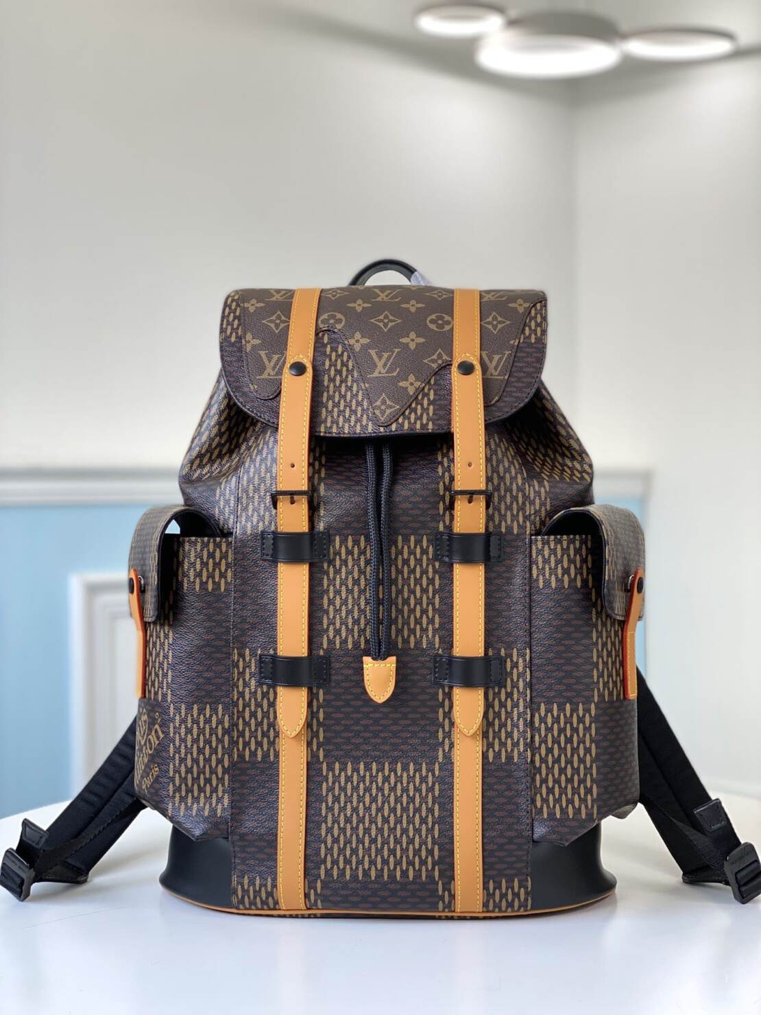LOUIS VUITTON LV X NIGO - LOUIS VUITTON LV X NIGO聯名款 Christopher 經典老花拼格紋Giant Damier Ebene拼Monogram塗層帆布 翻蓋開合 標誌性波浪圖案 摩登意趣 時尚潮酷書包雙肩包小號男款棕色