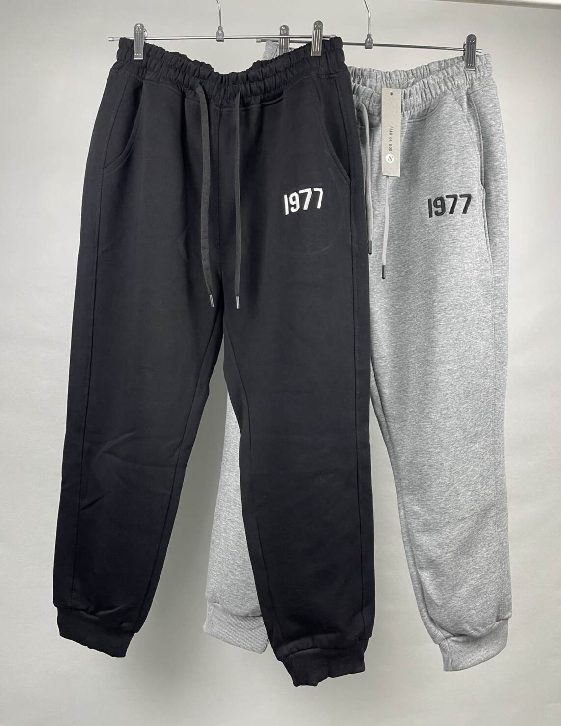 長褲, 衛褲, 衛衣, 短褲, 短袖, 夾克, T恤, Burberry - 款號FZ105🪁 FOG新款FEAR OF GOD ESSENTIALS數字1977刺繡運動束腳衛褲休閒褲 男