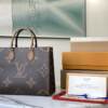 LOUIS VUITTON NEONOE MM, LOUIS VUITTON NEONOE, LOUIS VUITTON - LOUIS VUITTON NEONOE MM花卉壓印可拆卸可調節肩帶壓紋粒面牛皮革 抽繩包水桶包單肩手提挎包中號 女款 大象灰/奶白色