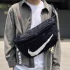 - I6035 耐克nike王一博同款大容量胸包ins潮休閒運動單肩男女情侶同款背包腰包斜挎包 顏色小麥色