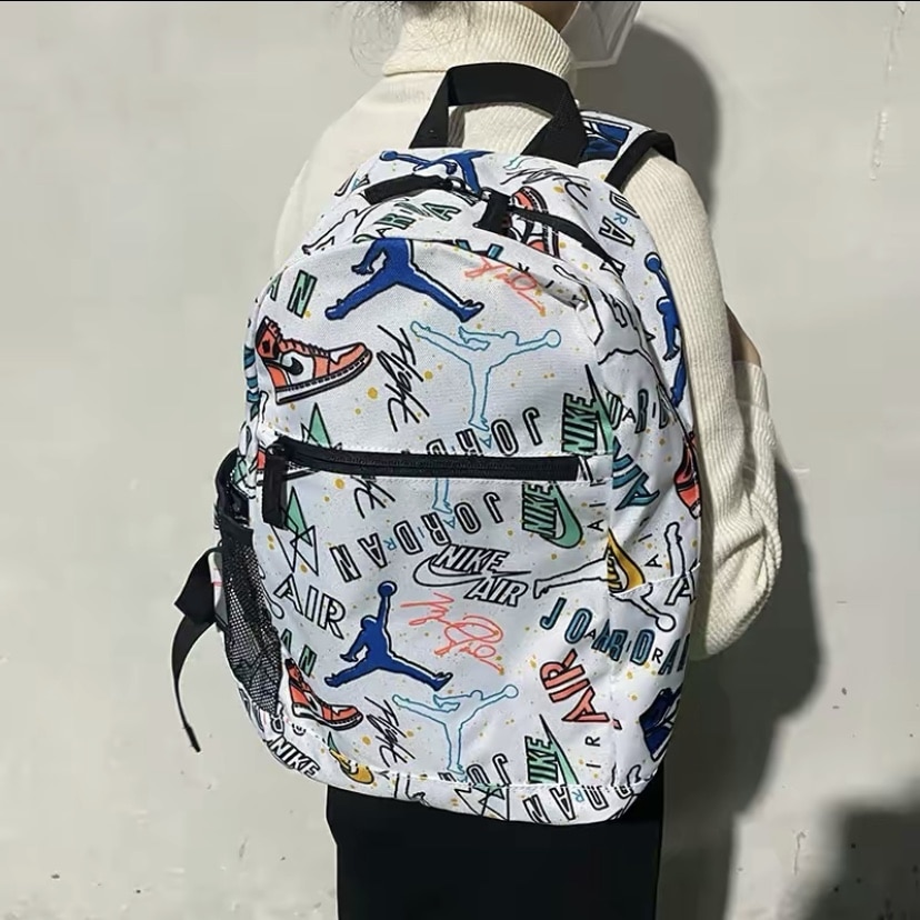 - 獨家新款 I2180 AirJordan滿印logo飛人書包🎒雙肩背包學生校園男女情侶款大容量戶外運動初高