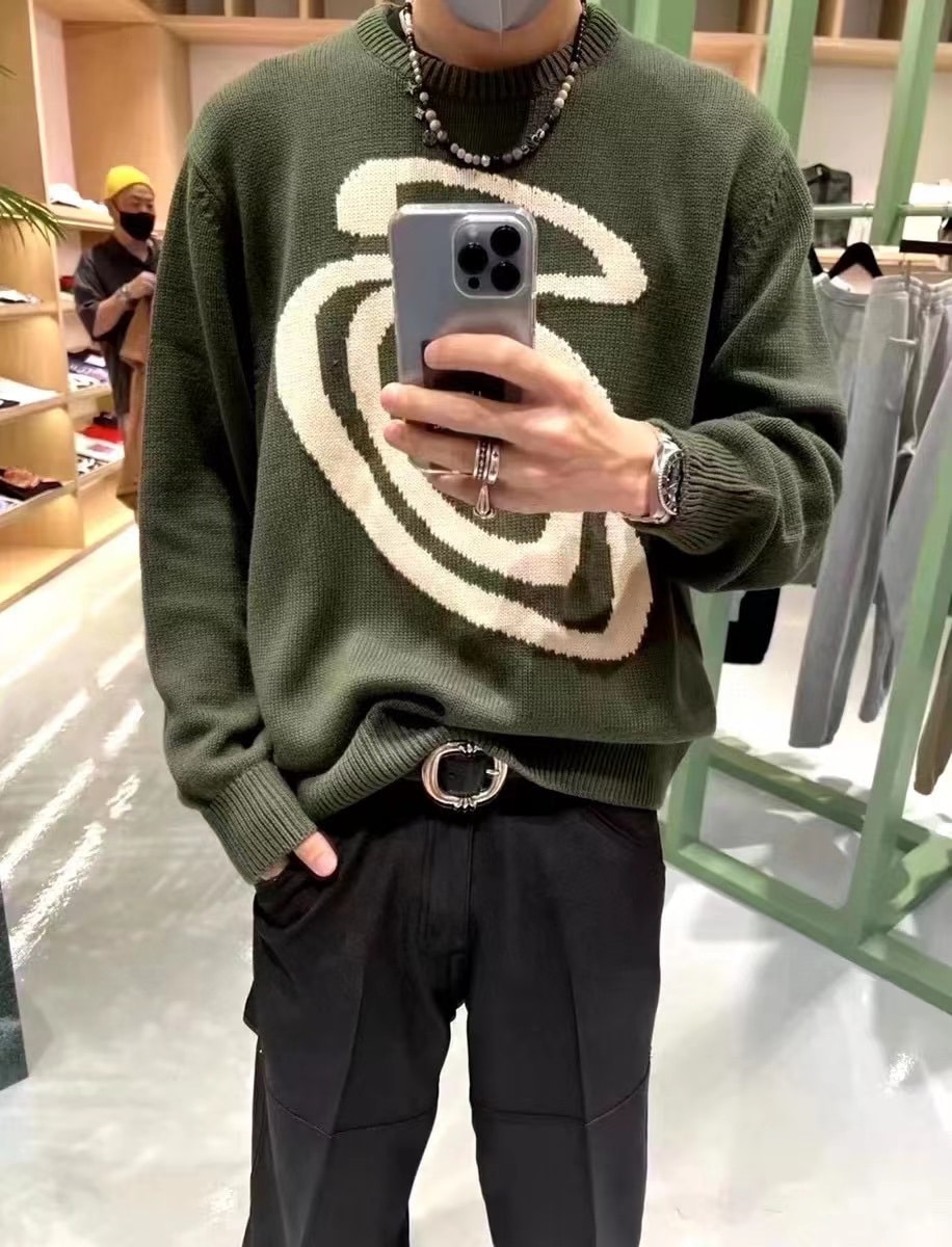 衛衣, 棒球服, 棉服, 夾克 - 款號 模特圖 喜歡沖浪的Shawn Stussy因自己設計的塗鴉簽名而走紅 同名品牌stussy小