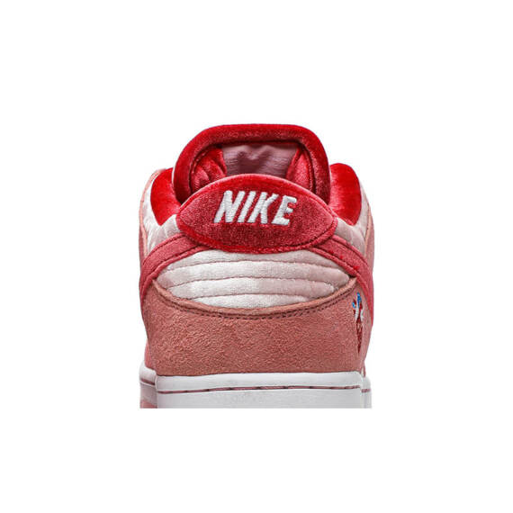 STRANGELOVE X DUNK LOW SB “VALENTINE”S DAY” CT2552 800