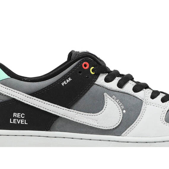 DUNK LOW SB “CAMCORDER” CV1659 001