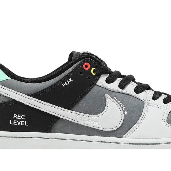 DUNK LOW SB “CAMCORDER” CV1659 001