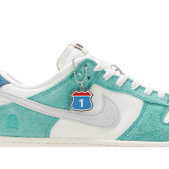 KASINA X DUNK LOW “ROAD SIGN” CZ6501 101