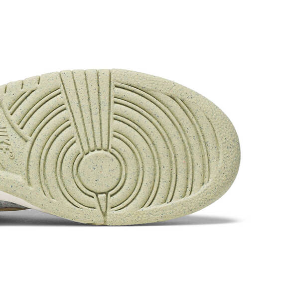 DUNK LOW “COMMUNITY GARDEN” CZ9747 900