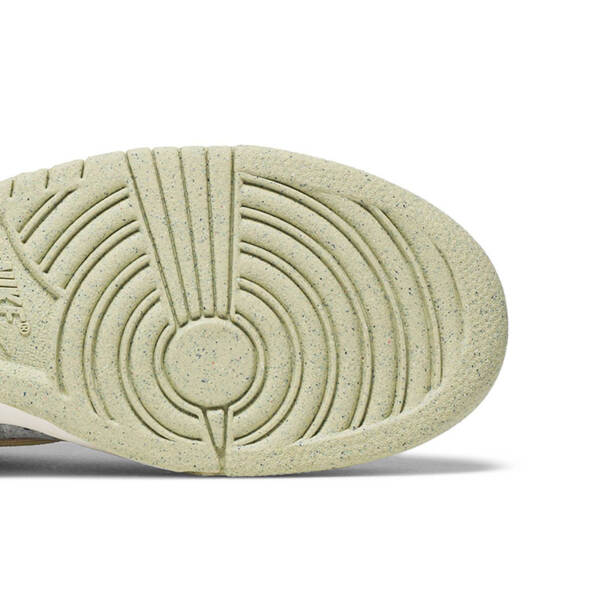 DUNK LOW “COMMUNITY GARDEN” CZ9747 900