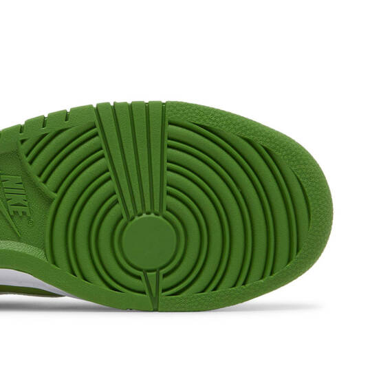 Dunk Low “Chlorophyll” DJ6188 300