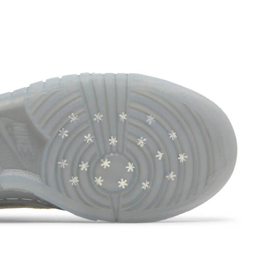 Dunk Low “Ice” DO2326 001