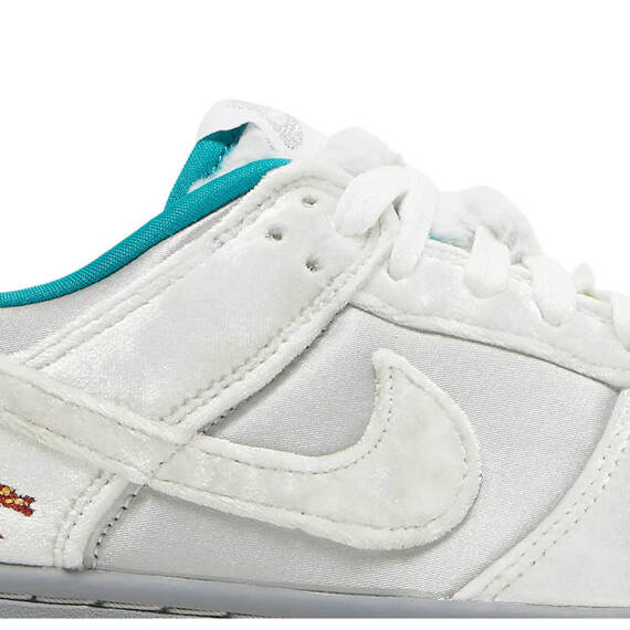 Dunk Low “Ice” DO2326 001