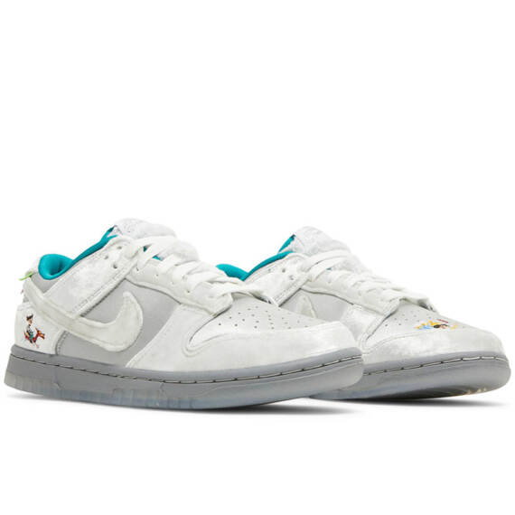 Dunk Low “Ice” DO2326 001