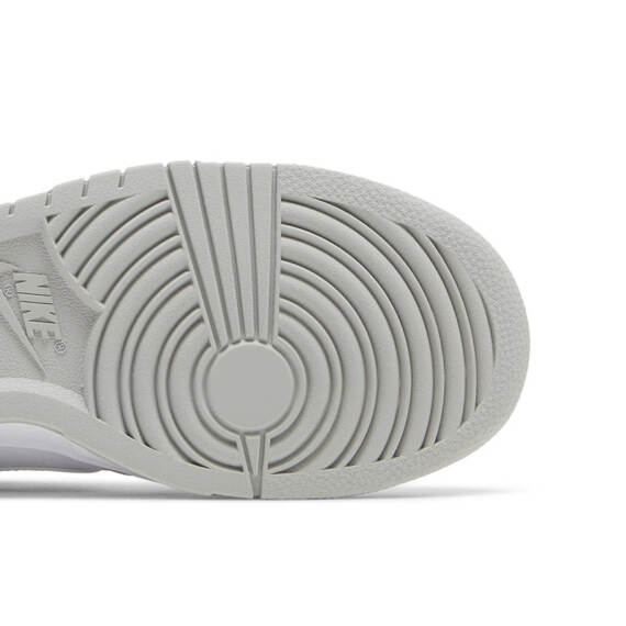 DUNK LOW SE “LOTTERY PACK – GREY FOG” DR9654 001