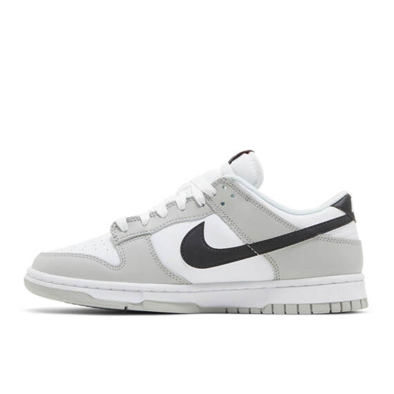 DUNK LOW SE “LOTTERY PACK – GREY FOG” DR9654 001