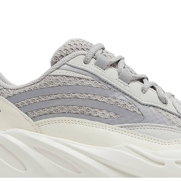 “Special Price” yeezy BOOST 700 V2 “STATIC” EF2829-TJ