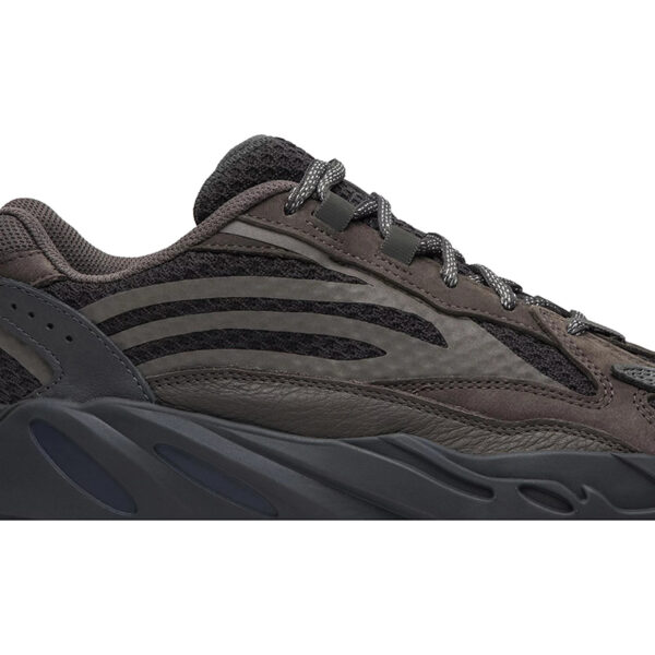 “Special Price” yeezy Boost 700 V2 “Geode” EG6860-TJ
