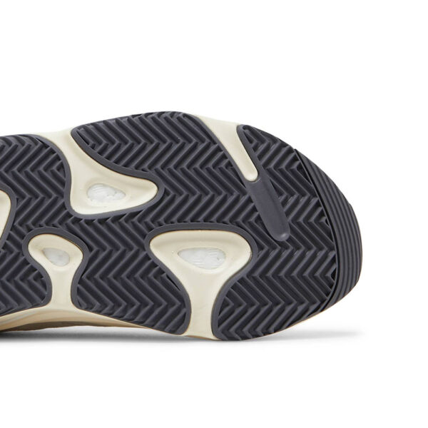 “Special Price” yeezy BOOST 700 “ANALOG” EG7596-TJ