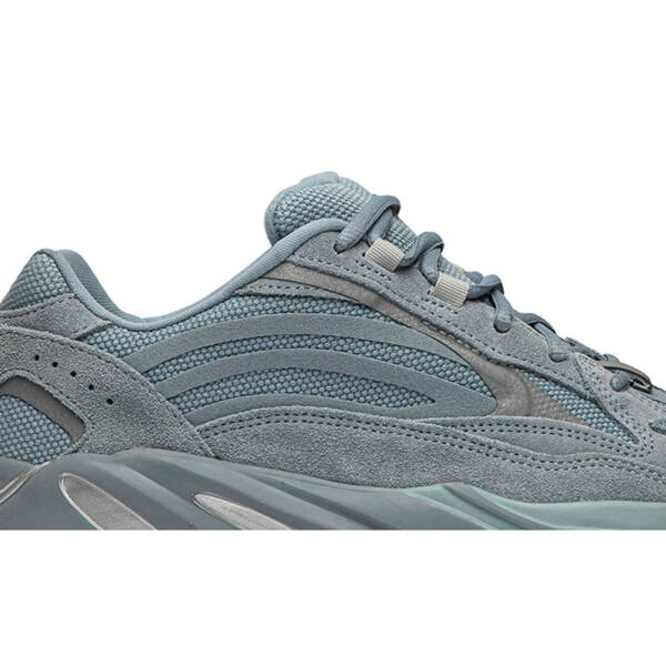 YEEZY BOOST 700 V2 “HOSPITAL BLUE” FV8424