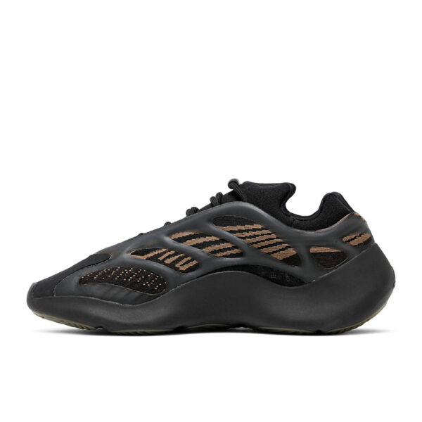YEEZY 700 V3 “CLAY BROWN” GY0189