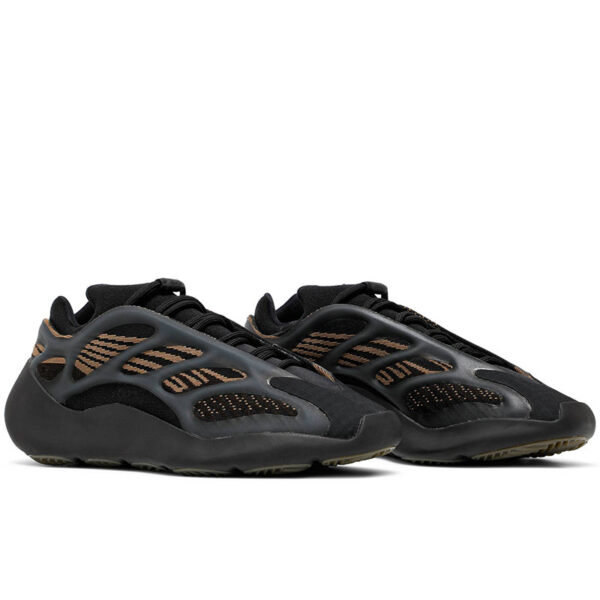 YEEZY 700 V3 “CLAY BROWN” GY0189