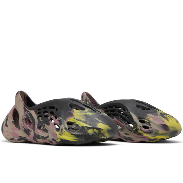 YEEZY FOAM RUNNER “MX CARBON” IG9562