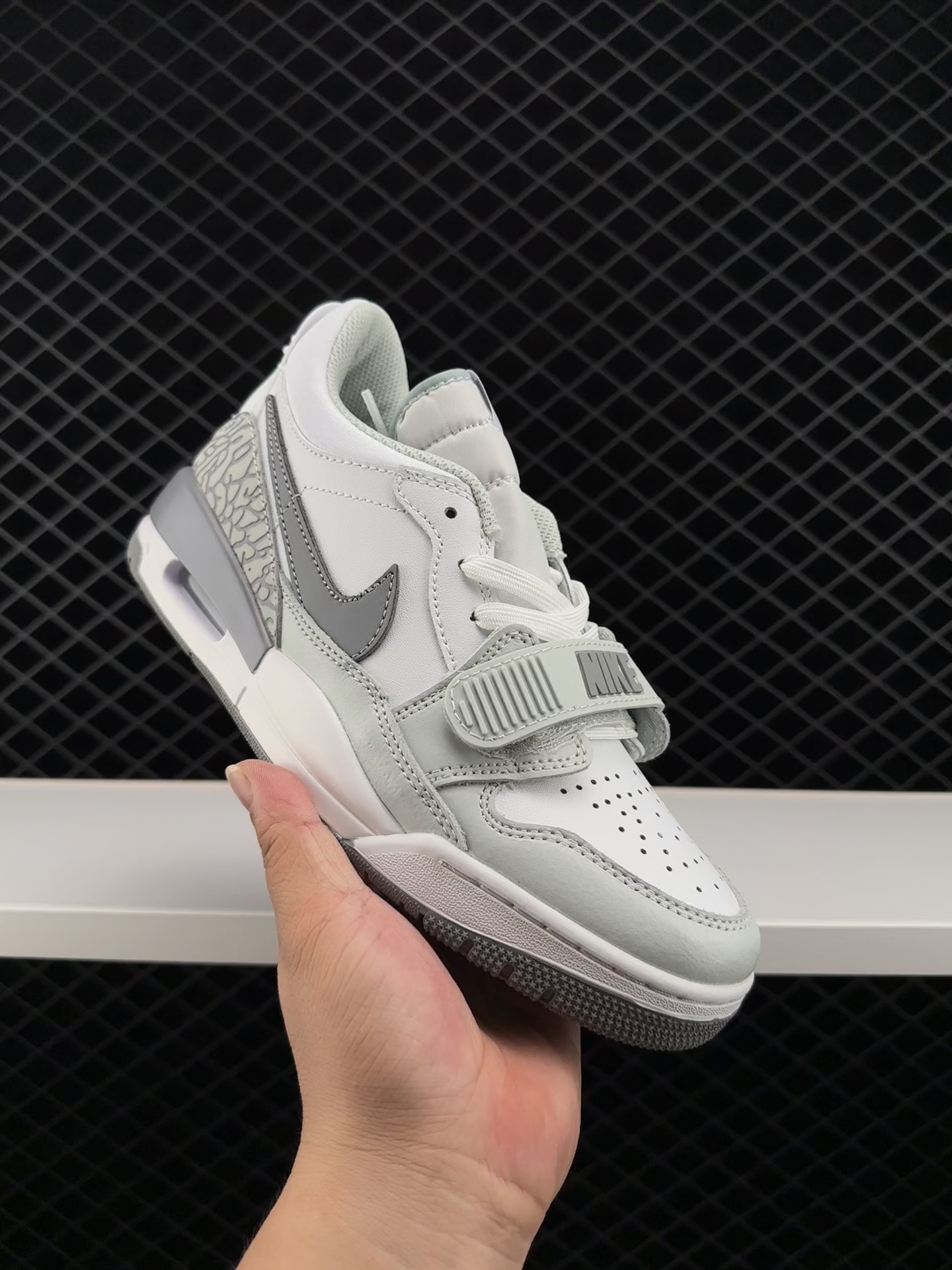 Nike, Jordan, Air Jordan 3, Air Jordan 1, Air Jordan - Nike Air Jordan Legacy 312 Low 乔丹最强三合一混合版本低帮文化休闲运动篮球鞋 货号: PV8115-101 尺码：36 36.5 37.5 38 38.5 39 40 40.5 41 42 42.5 43 44 44.5 45 46 编码：353240