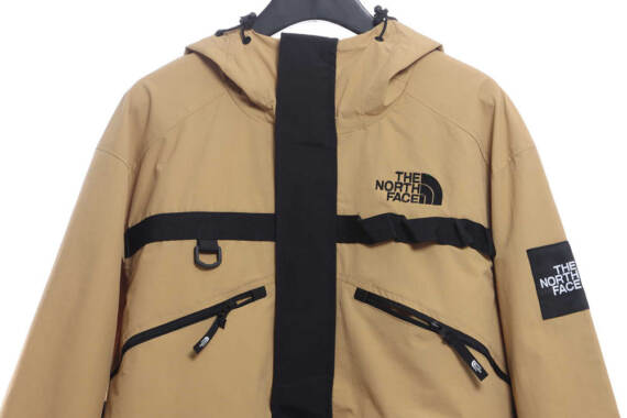 The North Face 多口袋功能性防水连帽夹克 TSK1