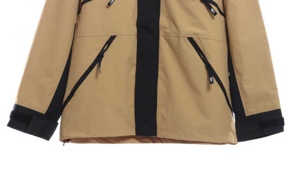 The North Face 多口袋功能性防水连帽夹克 TSK1