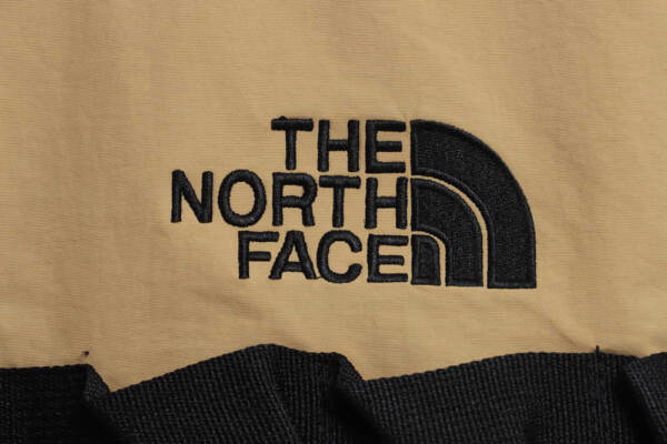 The North Face 多口袋功能性防水连帽夹克 TSK1
