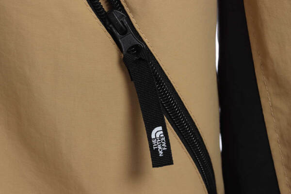 The North Face 多口袋功能性防水连帽夹克 TSK1