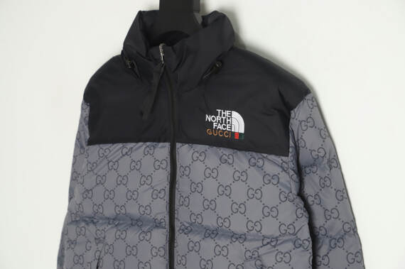 Gucci X The North Face 北面联名 Gucci 老花标志羽絨服 TSK1