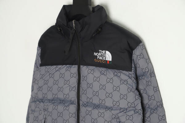 Gucci X The North Face 北面联名 Gucci 老花标志羽絨服 TSK1