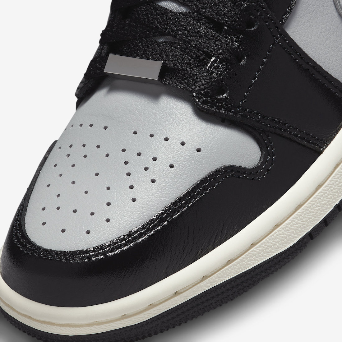 Air Jordan 1 Mid, Air Jordan 1 - Air Jordan 1 Mid「黑色鍍鉻」現已上市