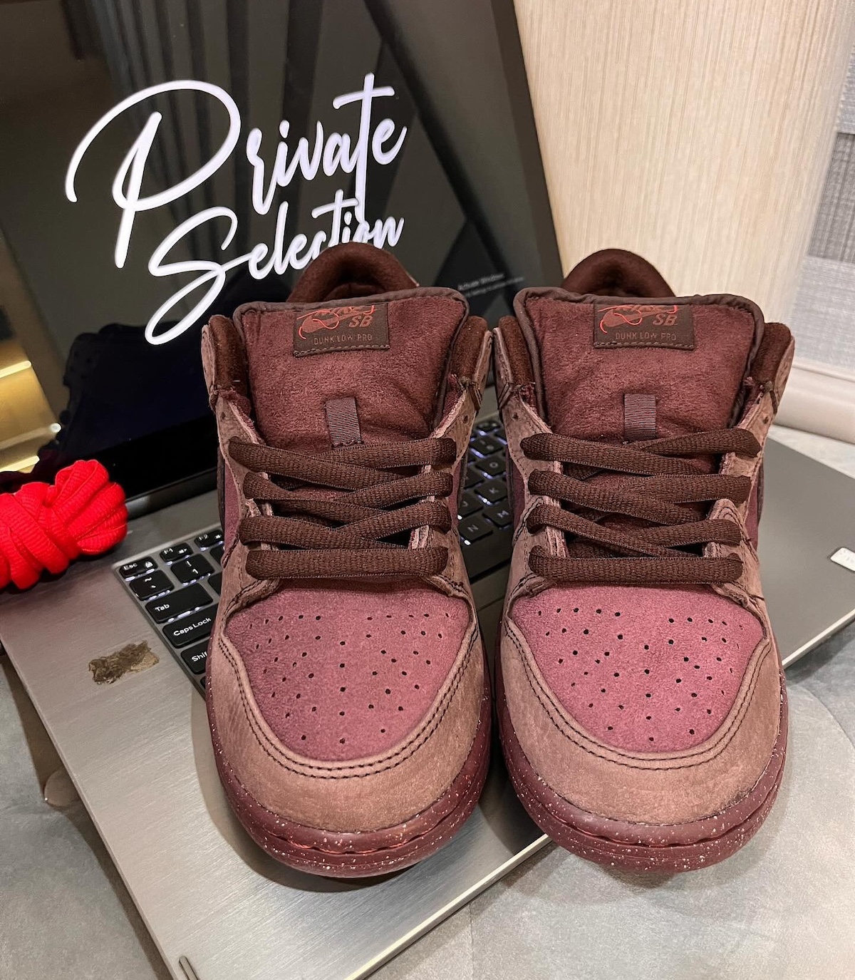 Nike SB Dunk Low - 2024年2月，Nike SB Dunk Low「情人節」登場